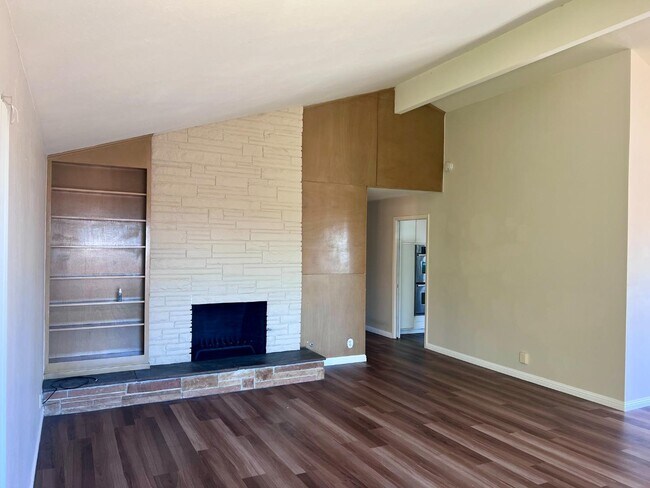 Building Photo - 2717 Trousdale Dr