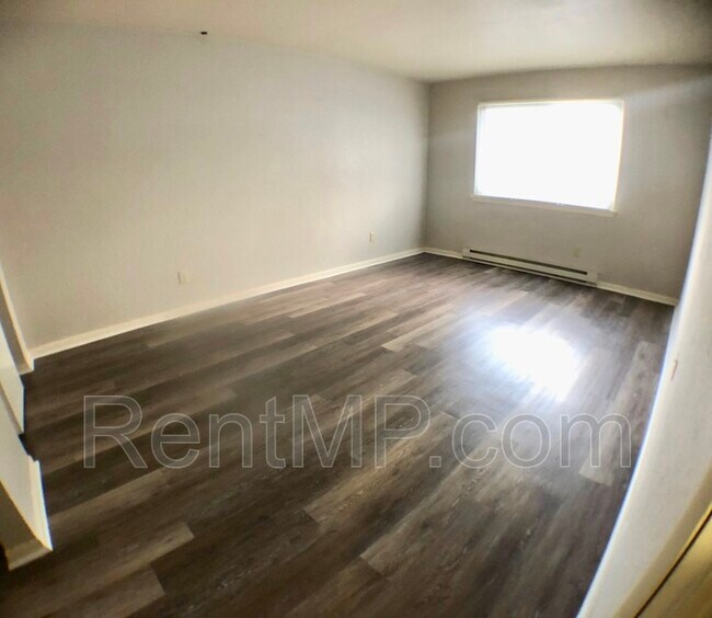 Building Photo - 915 Mulberry Ln