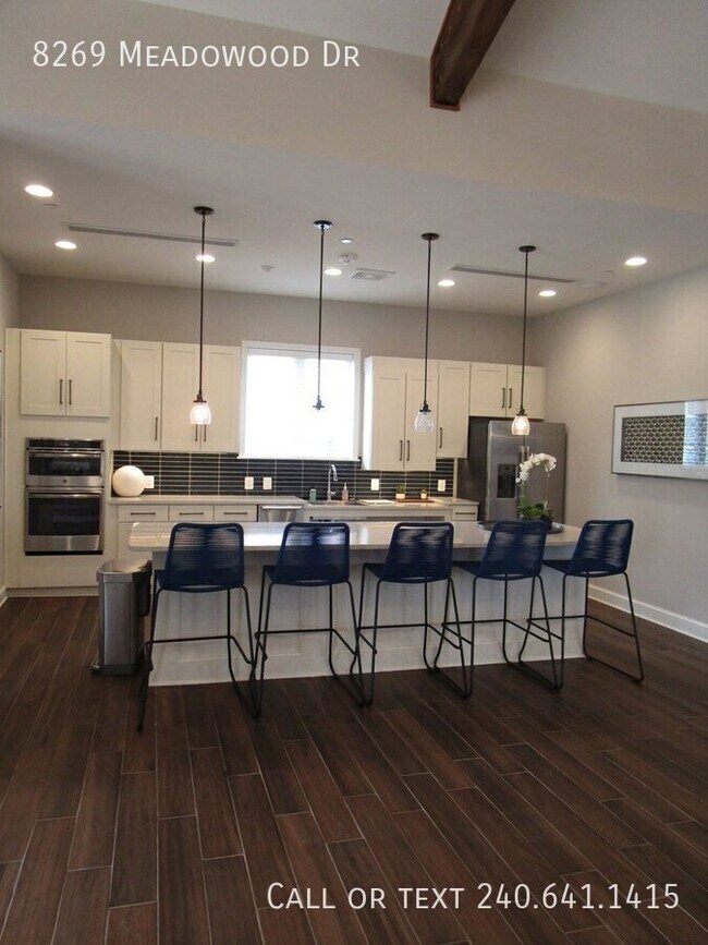 Building Photo - 8269 Meadowood Dr