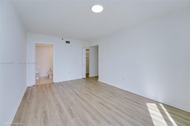 Building Photo - 5900 Collins Ave