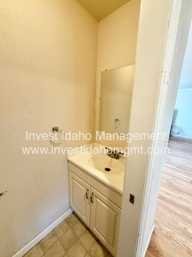 Building Photo - 126-128 N 10th St