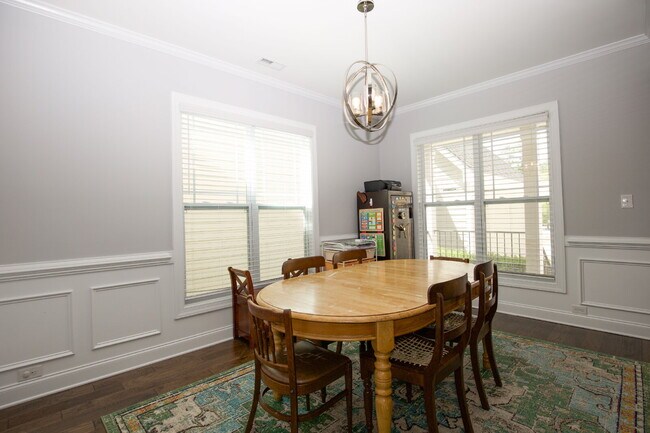 Building Photo - "Spacious 4-Bedroom, 2.5 Bath Gem with Law...