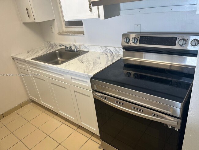 Building Photo - 1337 NW 1st St