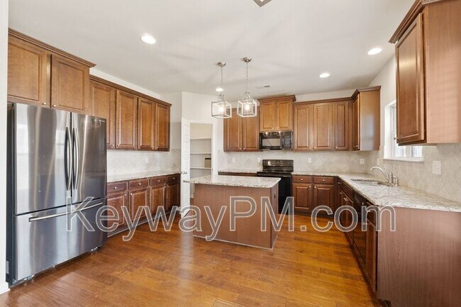 Building Photo - 5007 Vine Ln