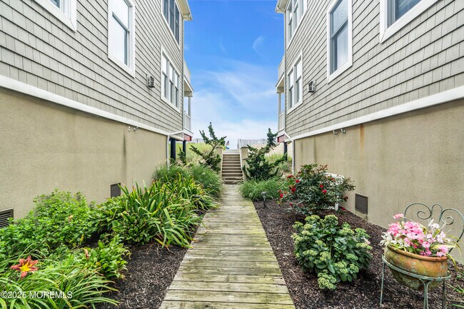 Building Photo - 209 Beach Front