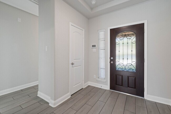 Building Photo - 2811 Ridgecliff Ct