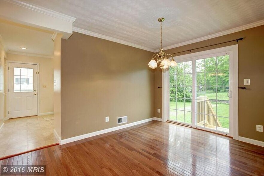 Building Photo - 7805 Howard St