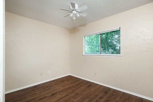 Building Photo - Awesome 3 Bedroom house in Anderson Mill with 2 Car Garage!