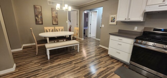 Building Photo - Monthly Furnished Rental, Dog-Friendly, Utilities Included