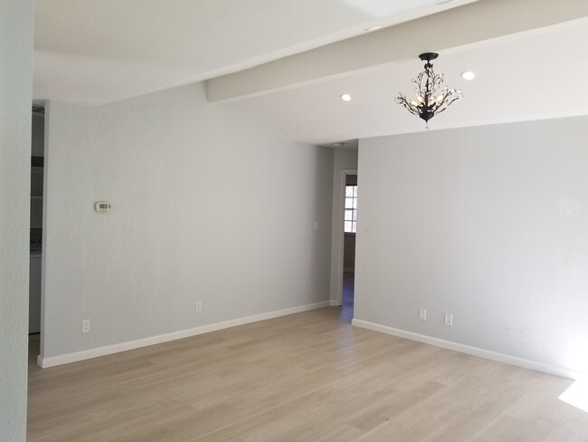 Building Photo - 3509 Baywood Cir