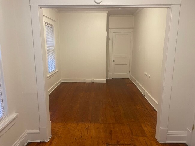 Building Photo - This 1141 square foot single family home h...