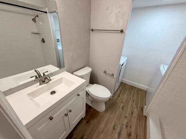 Building Photo - 190 Moonstone Ct