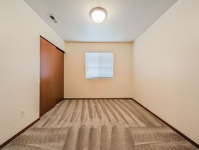 Building Photo - Beautiful 4 bed 2.5 bath home in Silver Lake!