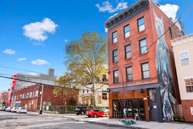 Building Photo - 286 Whiton St