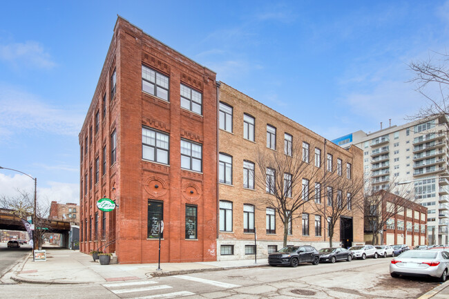 Building Photo - 731 N Sangamon St