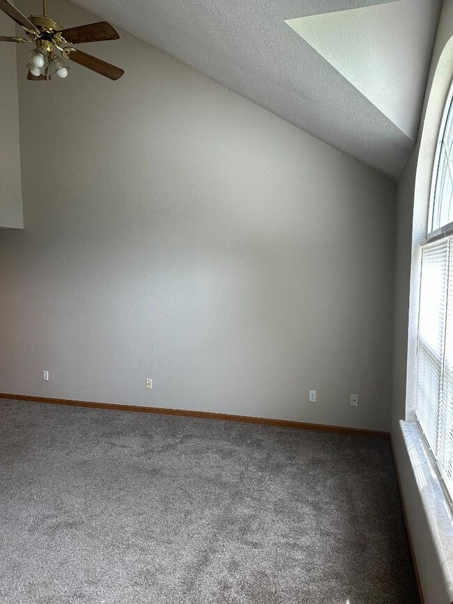 Building Photo - 202 S Woods Ct