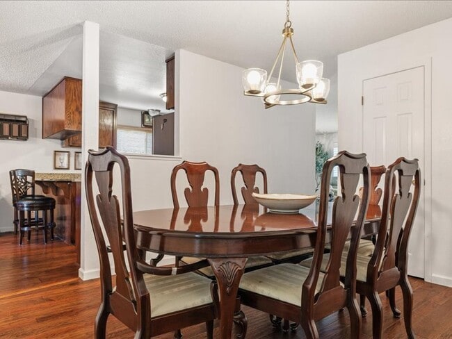 Building Photo - 349 Almond Way