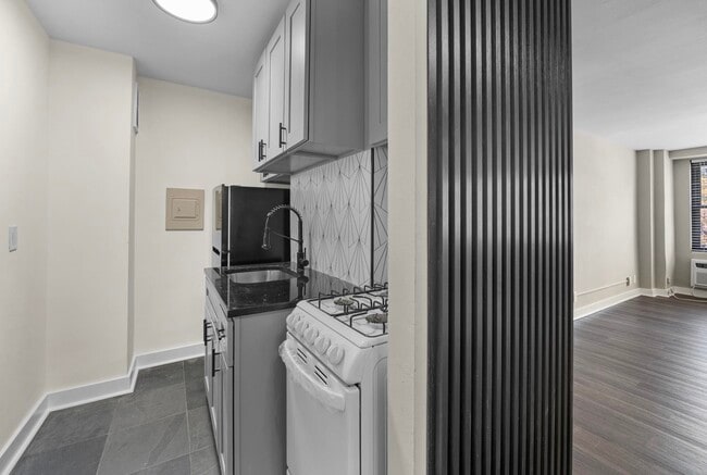 Building Photo - 10 Huron Ave