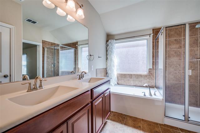 Building Photo - 15917 Alvarado Dr