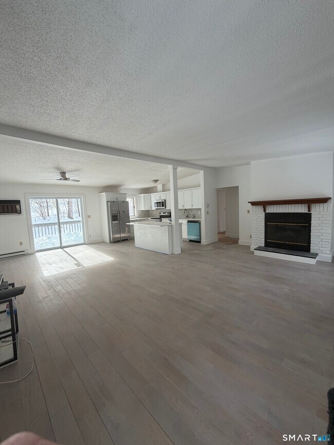 Building Photo - 410 Old Tolland Turnpike