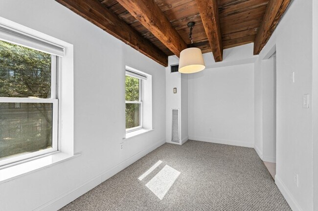 Building Photo - 120 Commercial St