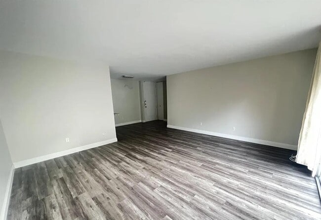 Building Photo - 6455 La Jolla Blvd