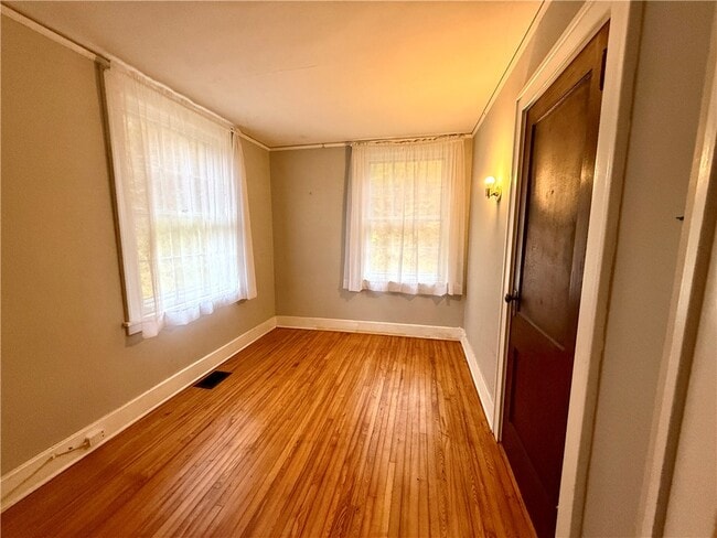 Building Photo - 221 Centennial Farm Ln