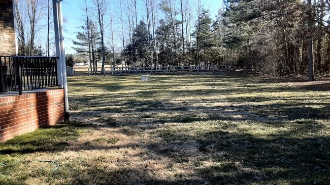 Building Photo - Country Estate Home in Ashland Area