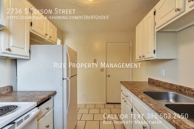 Building Photo - 2736 S Edison St