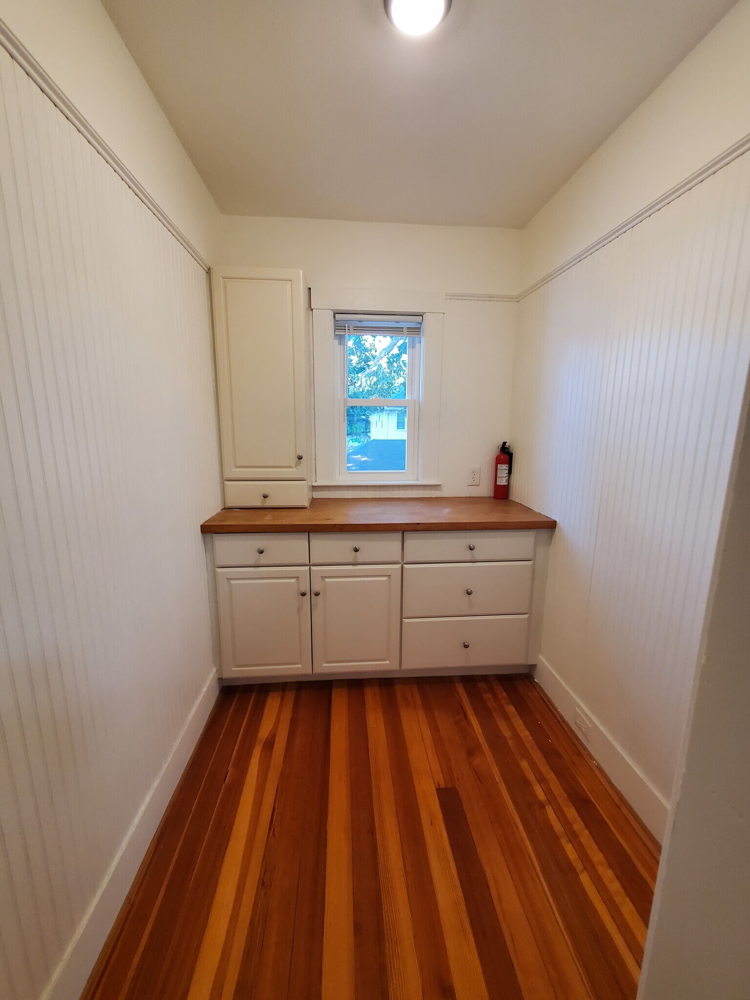 Building Photo - 25 Oak St