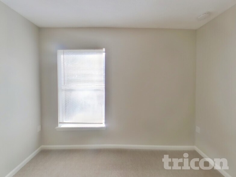 Building Photo - 5555 Village Pond Cir