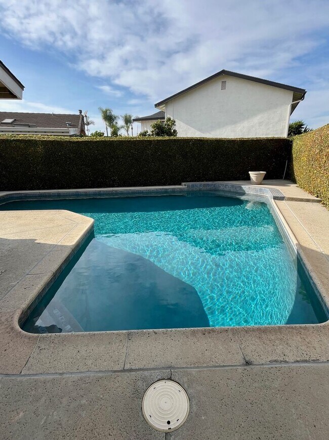 Building Photo - Charming 3 Bedroom, 2 Bath Single Family Home for rent in Seal Beach, CA!