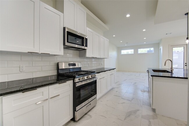 Building Photo - 2922 El Fenice Ln