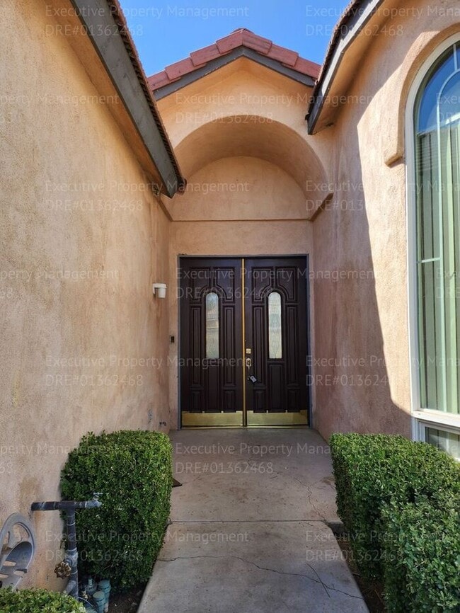 Building Photo - 4 bedroom 3 FULL bath/ 3 CAR Garage.. 2418...