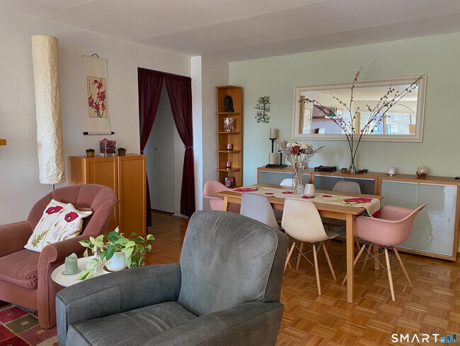 Building Photo - 143 Hoyt St