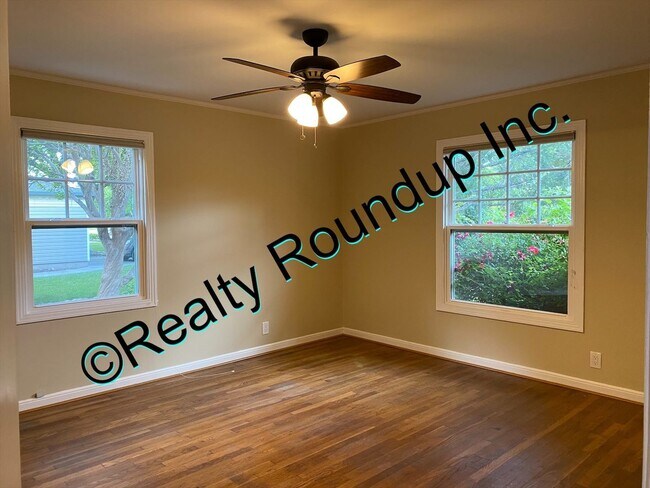 Building Photo - Beautiful Lincoln Village Home