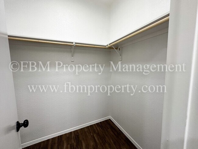 Building Photo - 818 Rose St