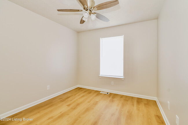Building Photo - 106 Drake Dr