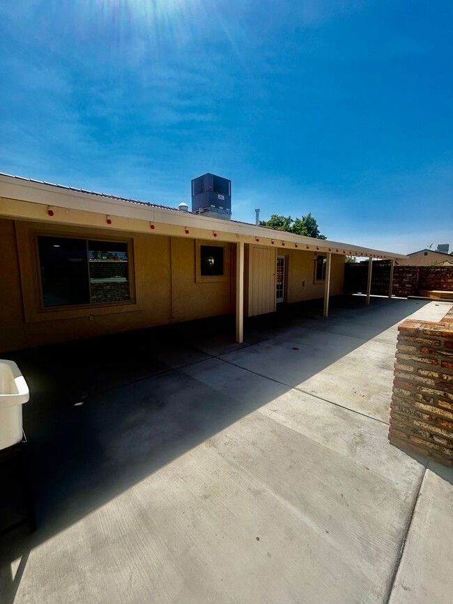 Building Photo - Beautifully Remodeled 3-Bedroom Home with ...