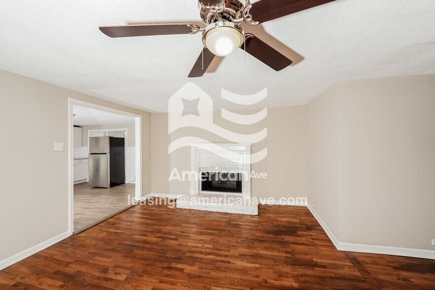 Building Photo - 487 6th Ave SW