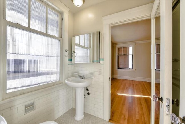 Building Photo - 4 bedroom in San Francisco CA 94118