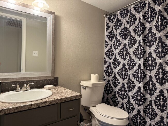 Building Photo - 6701 Eastridge Rd