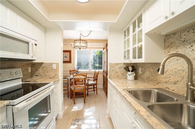 Building Photo - 388 4th Ave S