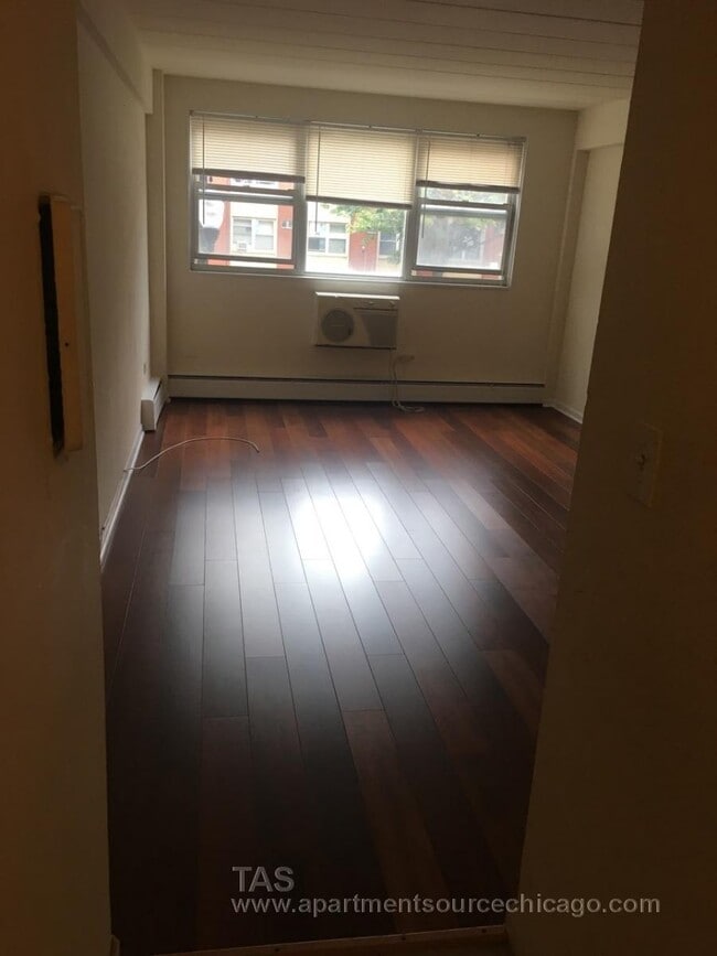 Building Photo - 6821 N Sheridan Rd