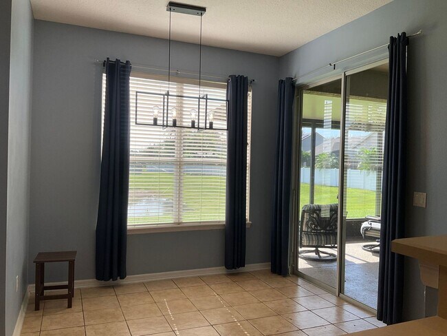 Building Photo - Single family home with 3 bedrooms, 2.5 ba...