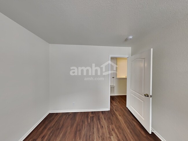 Building Photo - 5018 Bending Elms
