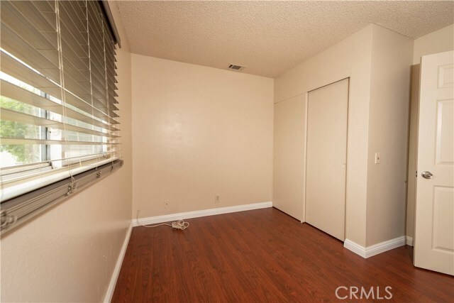 Building Photo - 1439 N Elderberry Ave