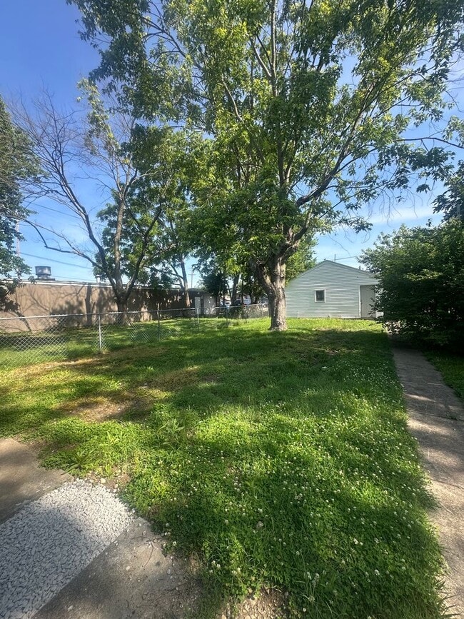 Building Photo - Beautiful Newly Renovated Home 3 BEDROOM 1 BATH, FENCED YARD, Bonus Space