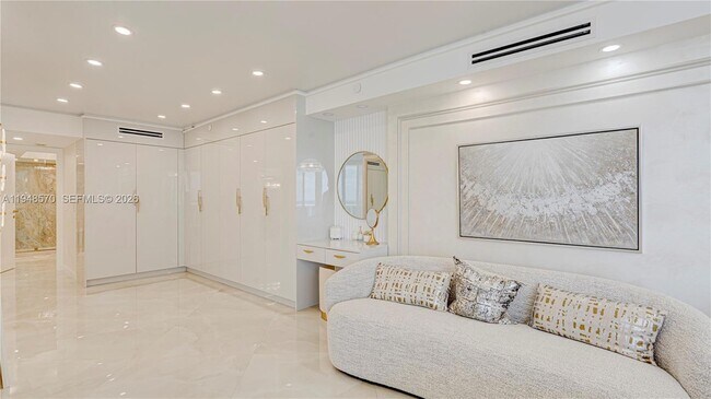 Building Photo - 16711 Collins Ave