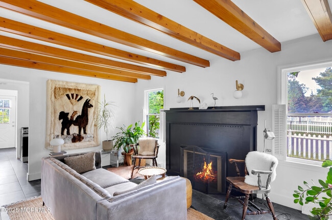 Building Photo - 638 Parkside Ave